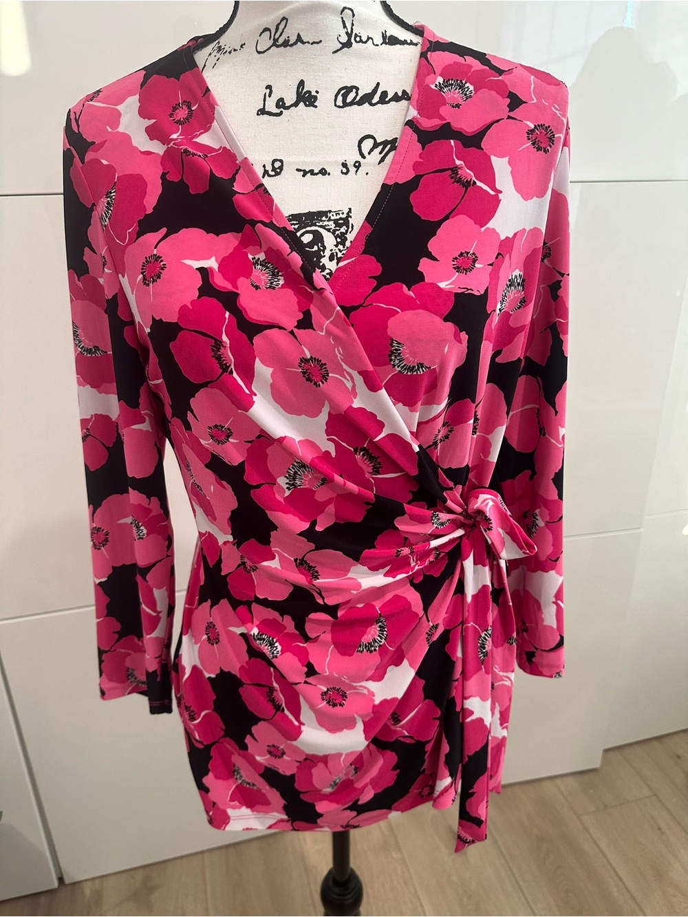 🩵Anne Klein Pink Black White Floral Wrap-Style Blouse